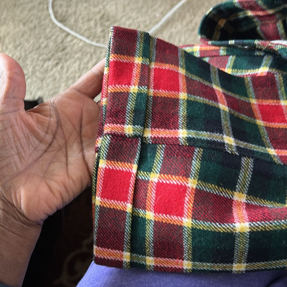 BENETTON Vintage red and green plaid pants. Cuffs at bottom. Size Small. - Picture 10 of 13